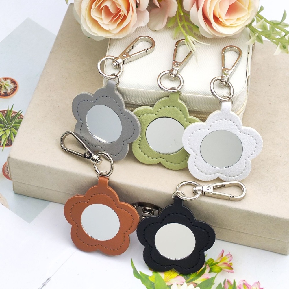 Portachiavi a Forma di Petalo  - Car Accessories Mirror Hanging recensione e prezzo